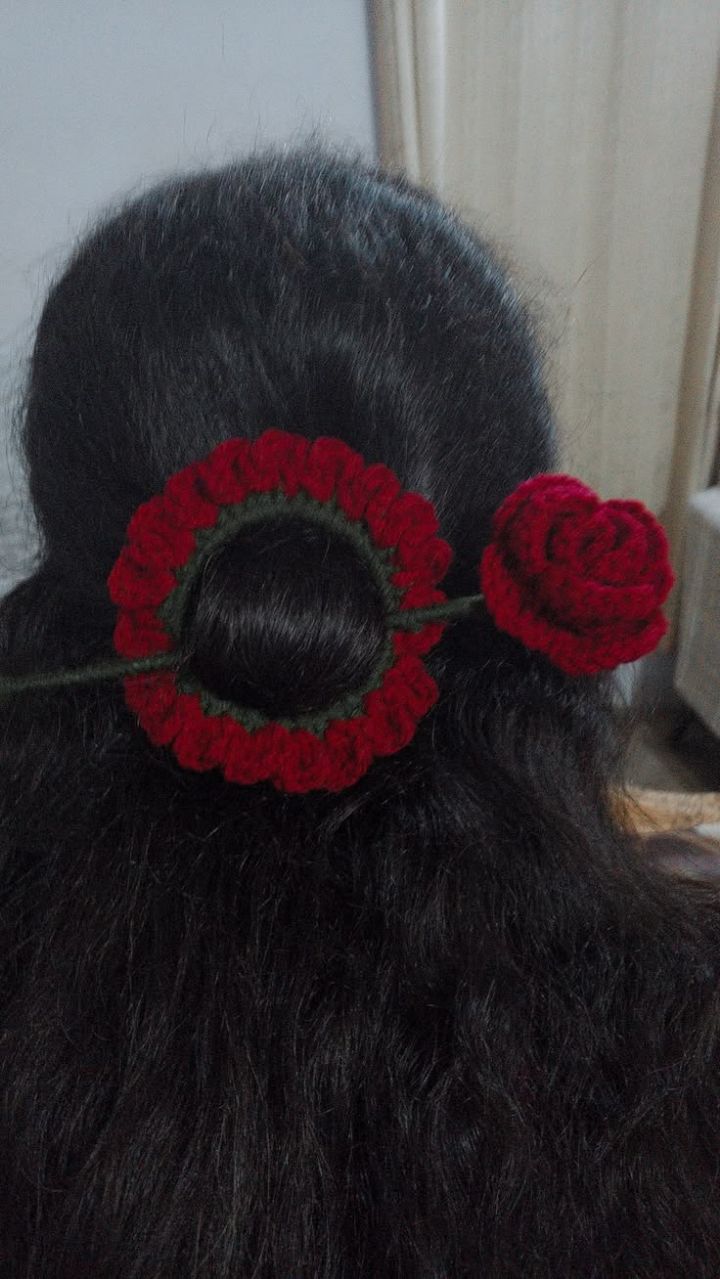 Handmade Crochet Flower Decor – Colorful Yarn Flowers, Crochet Floral Craft & Handmade Yarn Decoration